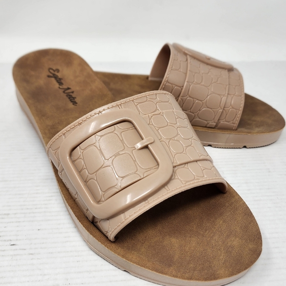 New Slip on Sandals Beach Travel Waterproof Flip Flops Beige Nude Size 7 - Picture 2 of 8